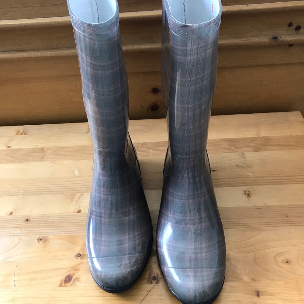 UGG Rain Boots Size 11 Worn once!